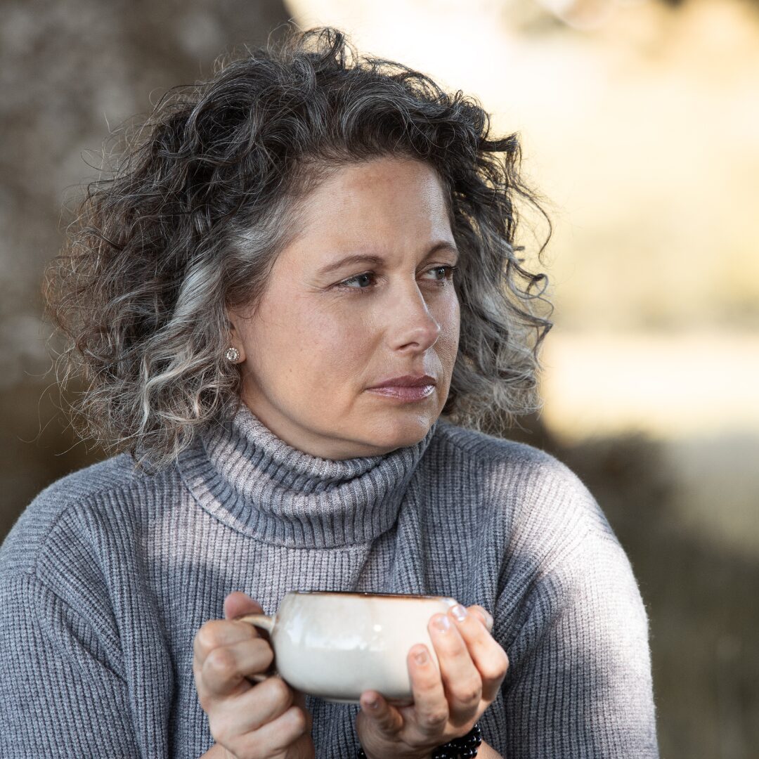 Mirjam Hauptfleisch mit einer Tasse Kakao