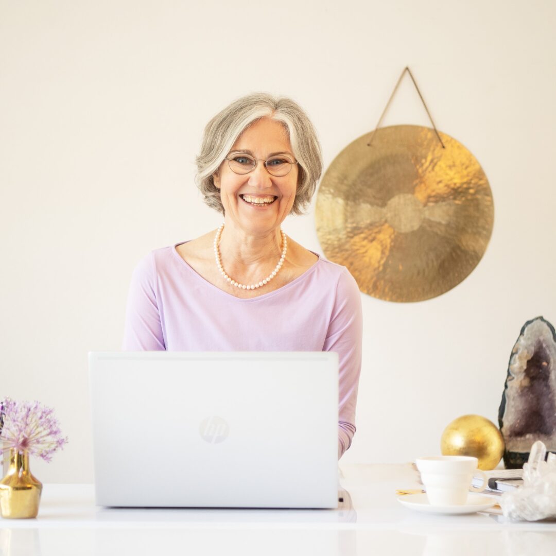 Kerstin Schulenburg bei der Online Beratung