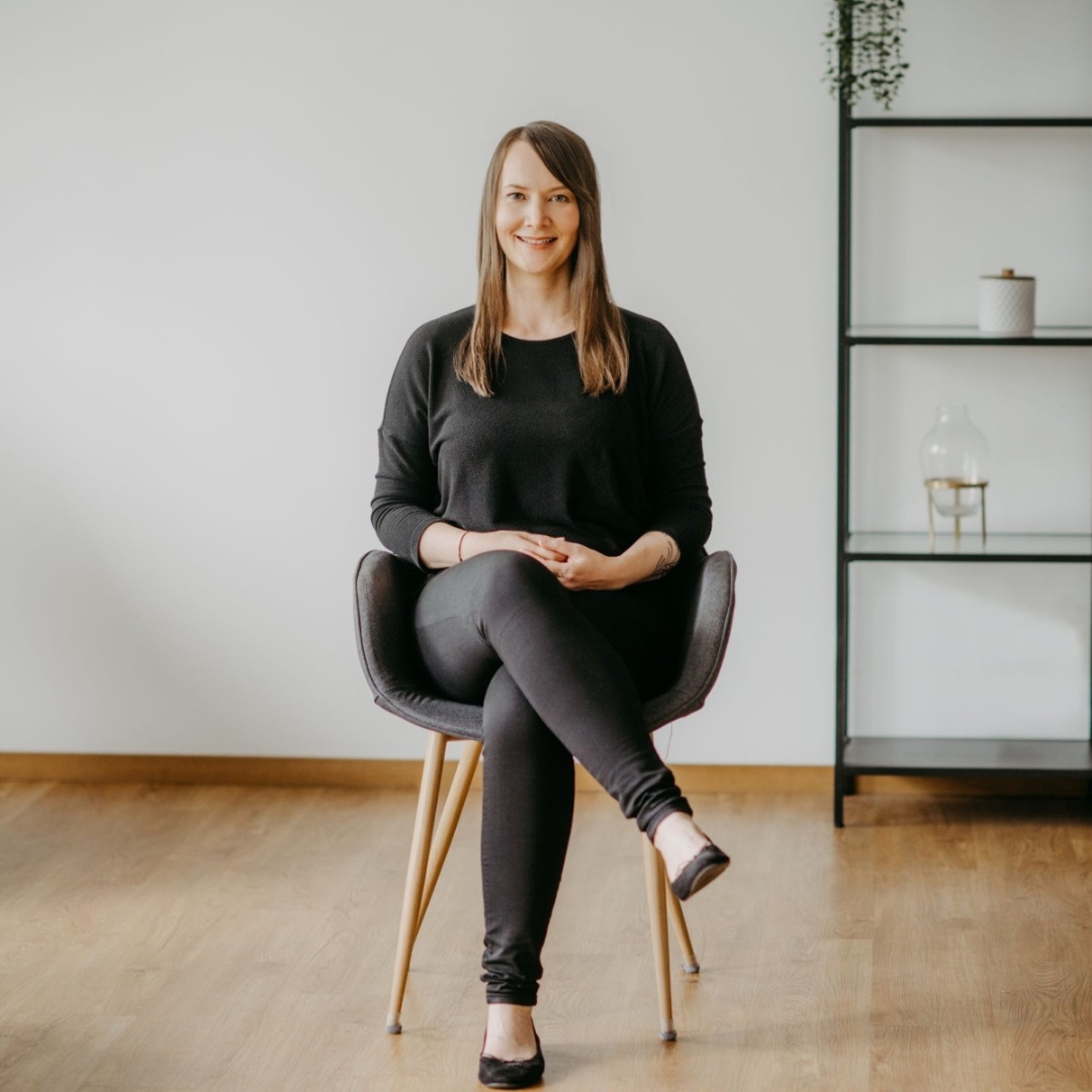 Cornelia Schaertl sitzend